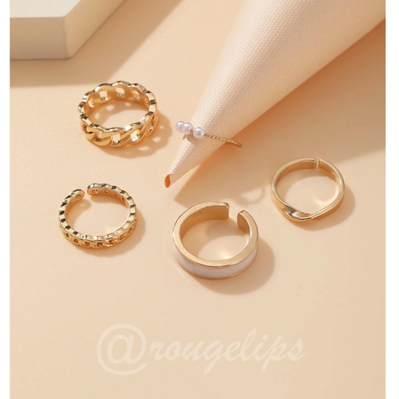 Set of 5 Rings Gold Tone Fashion Jewelry Faux Pearl - Picture 3 of 4